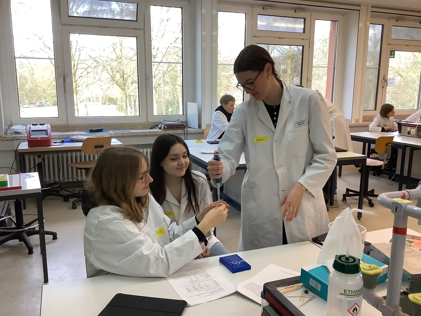 Biologie Leistungskurs der Jahrgangsstufe Q1 im neurophysiologischen Institut 4