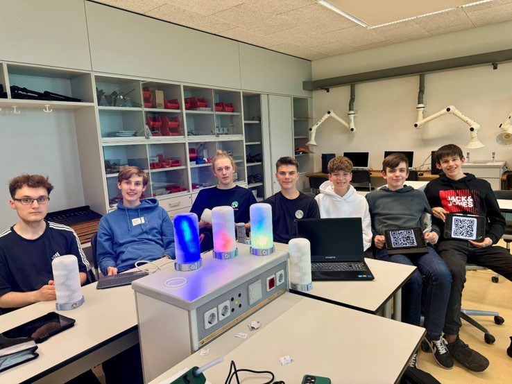 Informatik Schüler innen geht ein Licht auf