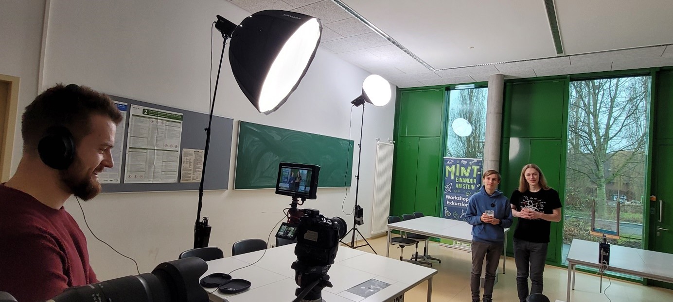 Besuch des Filmteams von Jugend forscht am Stein 1