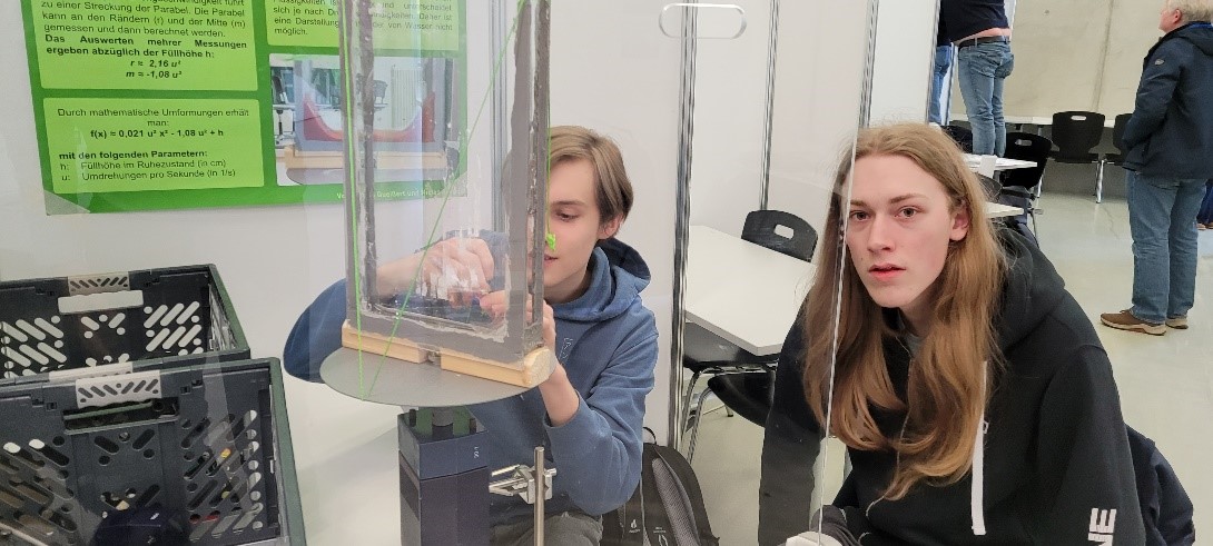 FSG Schüler innen machen aus Fragen Antworten 2
