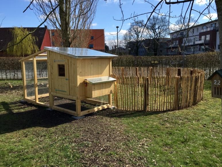 Bienenhaus im Schulgarten